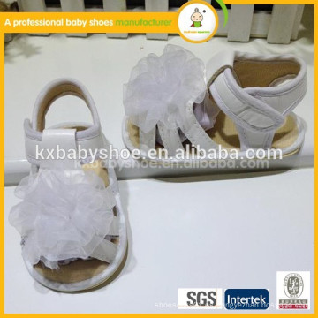 La suela suave superventas para el bebé del color verde embroma los zapatos infantiles de las sandalias